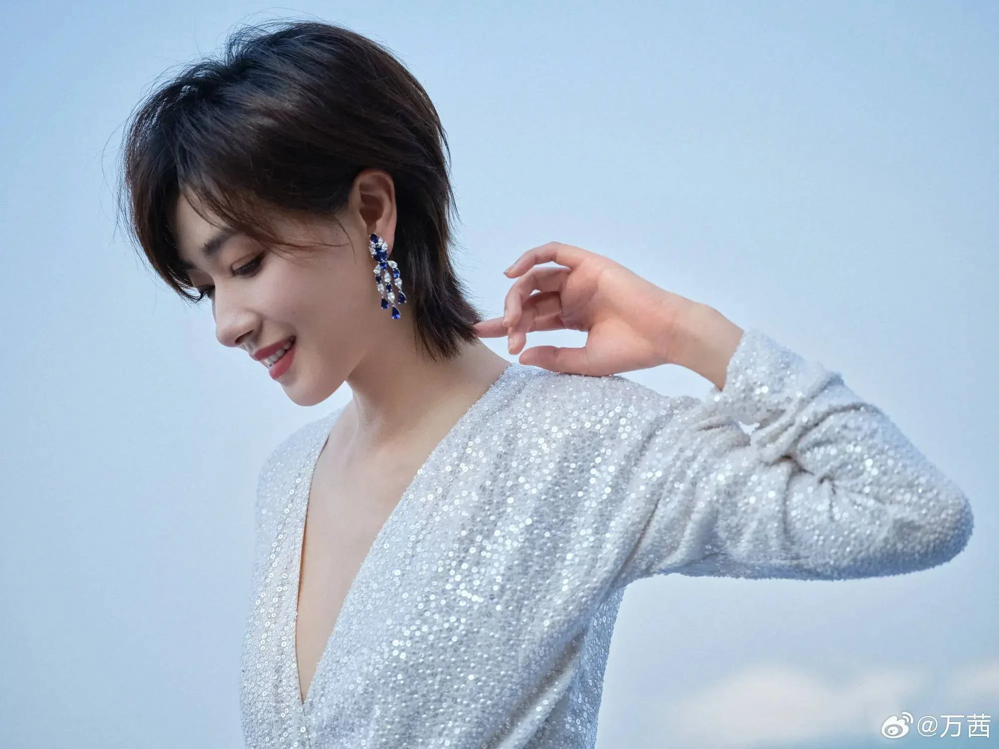 适合美女的不变规律：长发短发都好看！比如留长发的万茜！-1