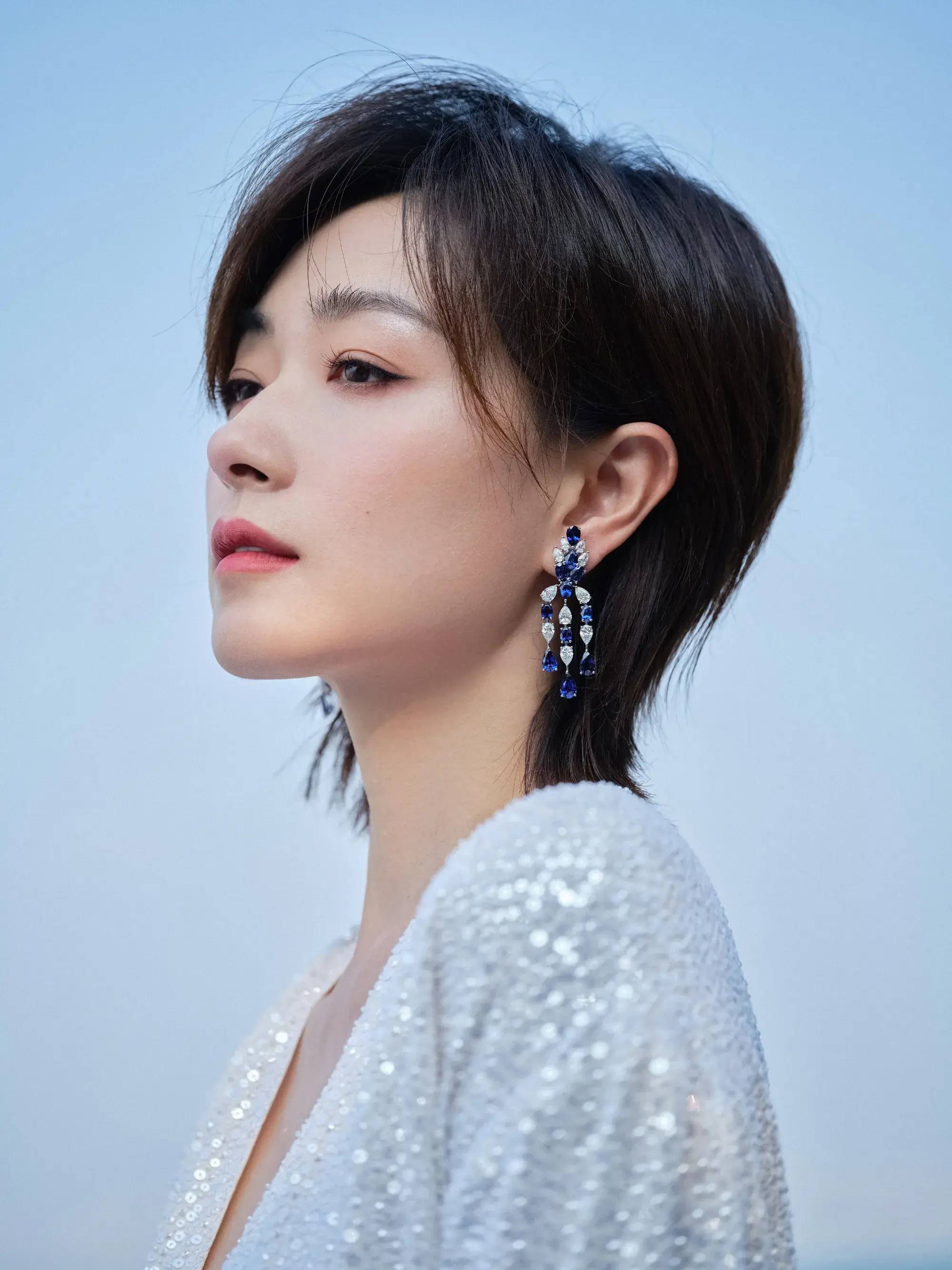 适合美女的不变规律：长发短发都好看！比如留长发的万茜！-1