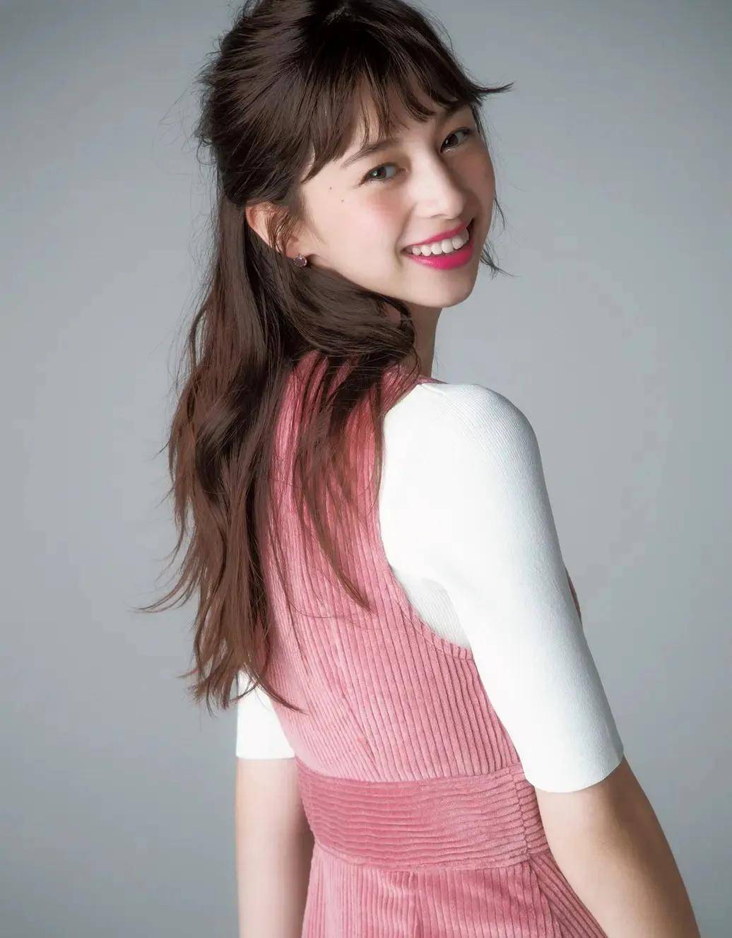 中条彩未美图合集：性感曼妙，靓丽多姿-1