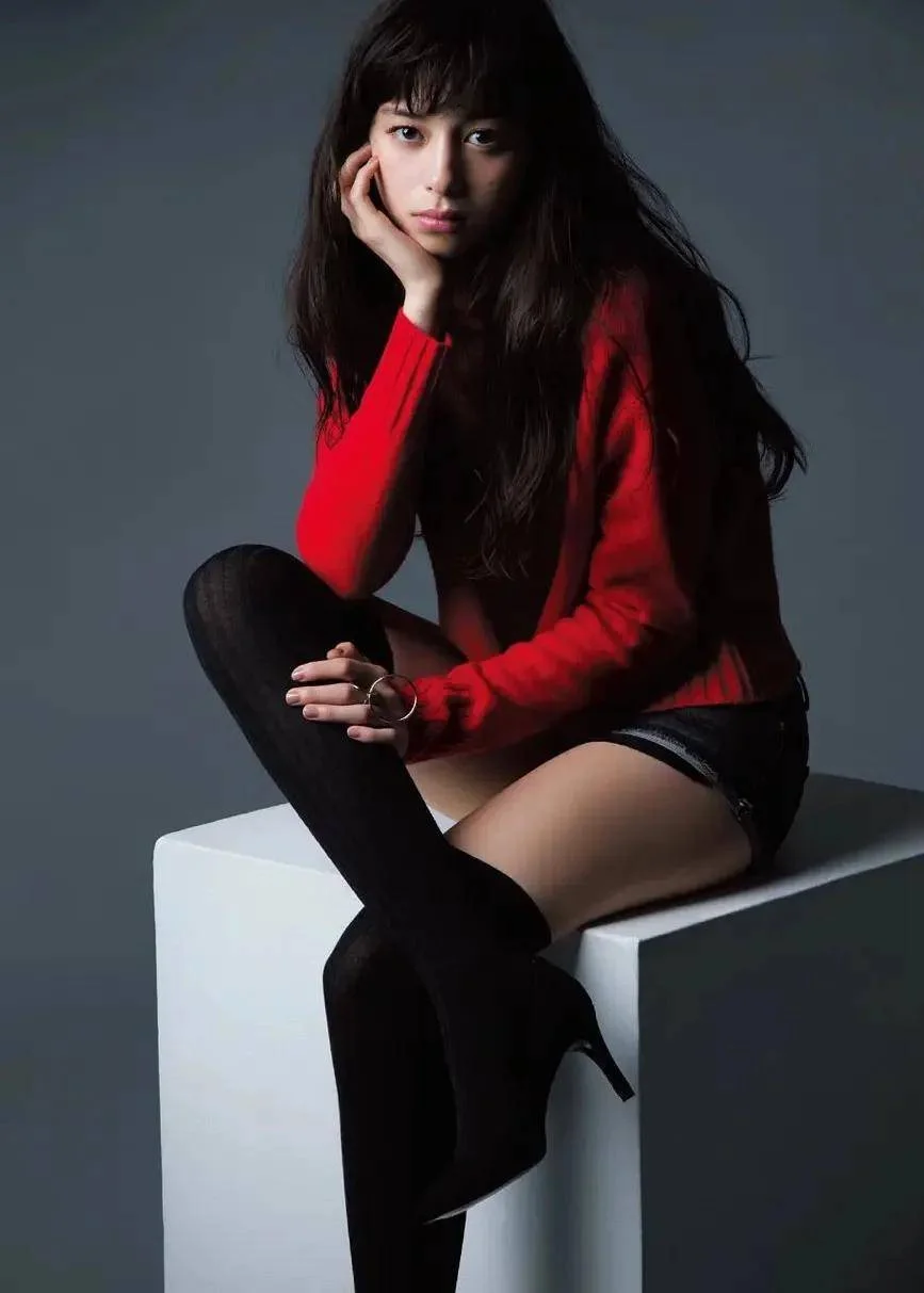 中条彩未美图合集:性感曼妙,靓丽多姿-1 中条彩未美图合集:性感曼妙,靓丽多姿-1