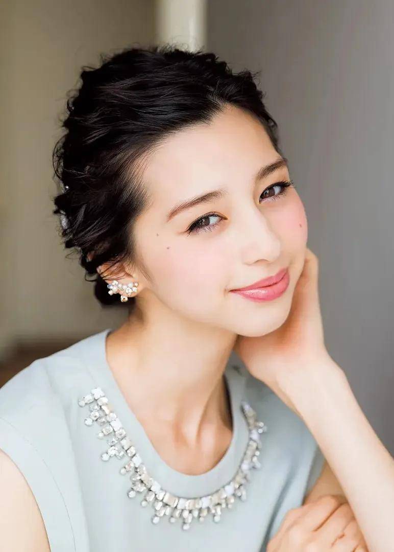 中条彩未美图合集：性感曼妙，靓丽多姿-1