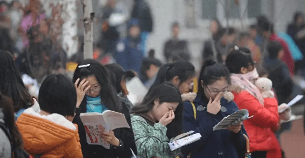 “我们都离婚了，凭啥孩子不能上岸？”政审员一番话，让家长沉默 - 万事屋 | 生活·动漫·娱乐综合社区-银魂同好聚集地