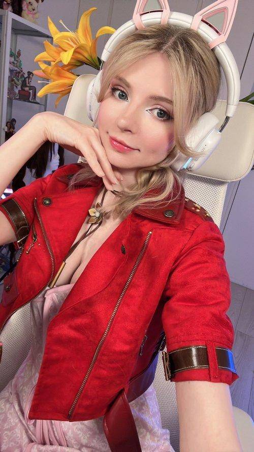 艾什莉体模COS爱丽丝：事业线比原作还大 - 万事屋 | 生活·动漫·娱乐综合社区-银魂同好聚集地