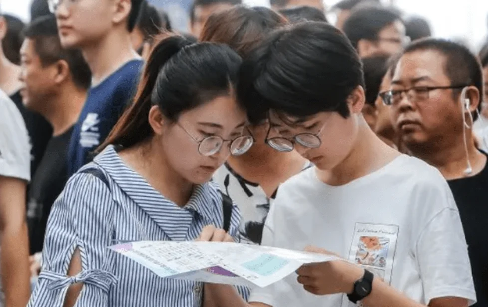 图片[4] - “我们都离婚了，凭啥孩子不能上岸？”政审员一番话，让家长沉默 - 万事屋 | 生活·动漫·娱乐综合社区-银魂同好聚集地