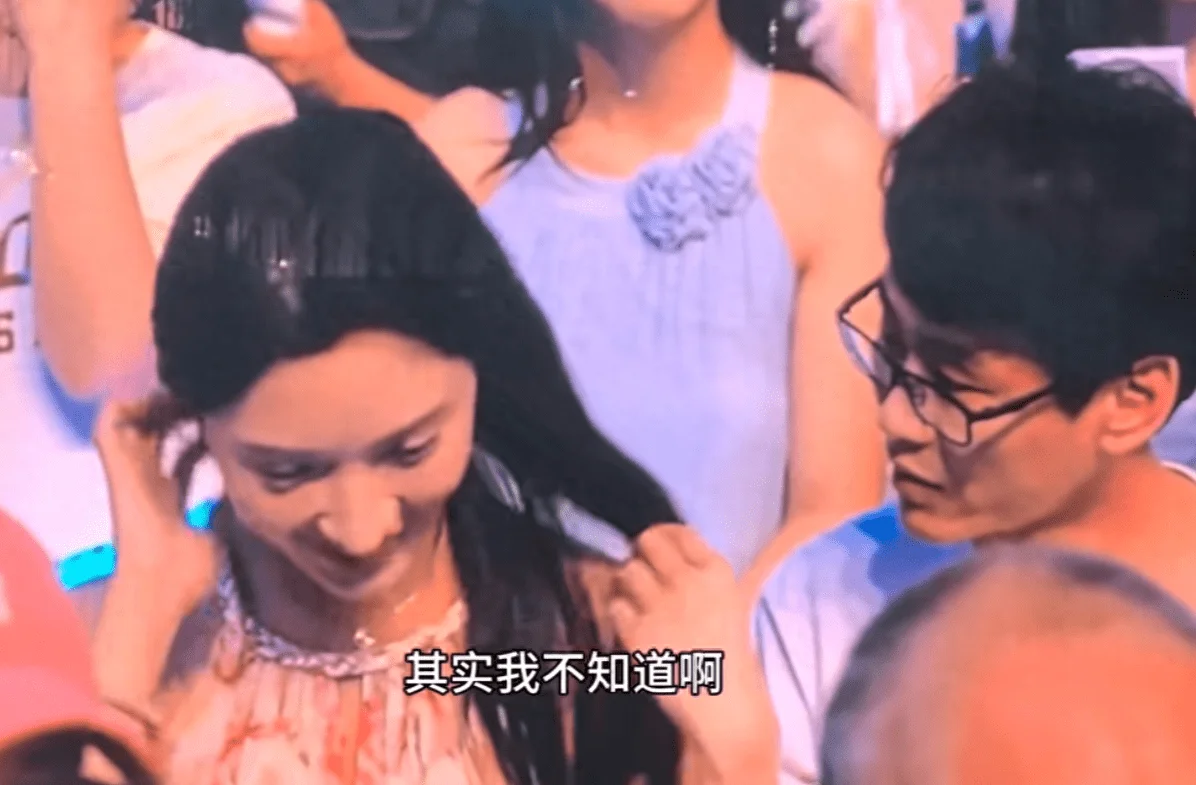 演唱会上对薛之谦撒谎的女网红“底裤”都快被扒光了-1 演唱会上对薛之谦撒谎的女网红“底裤”都快被扒光了-1