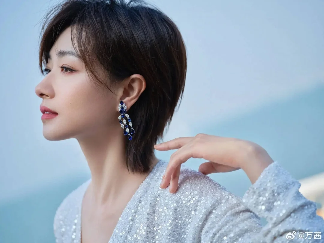 万茜用行动告诉大家，美女无论短发长发都是好看的！-1