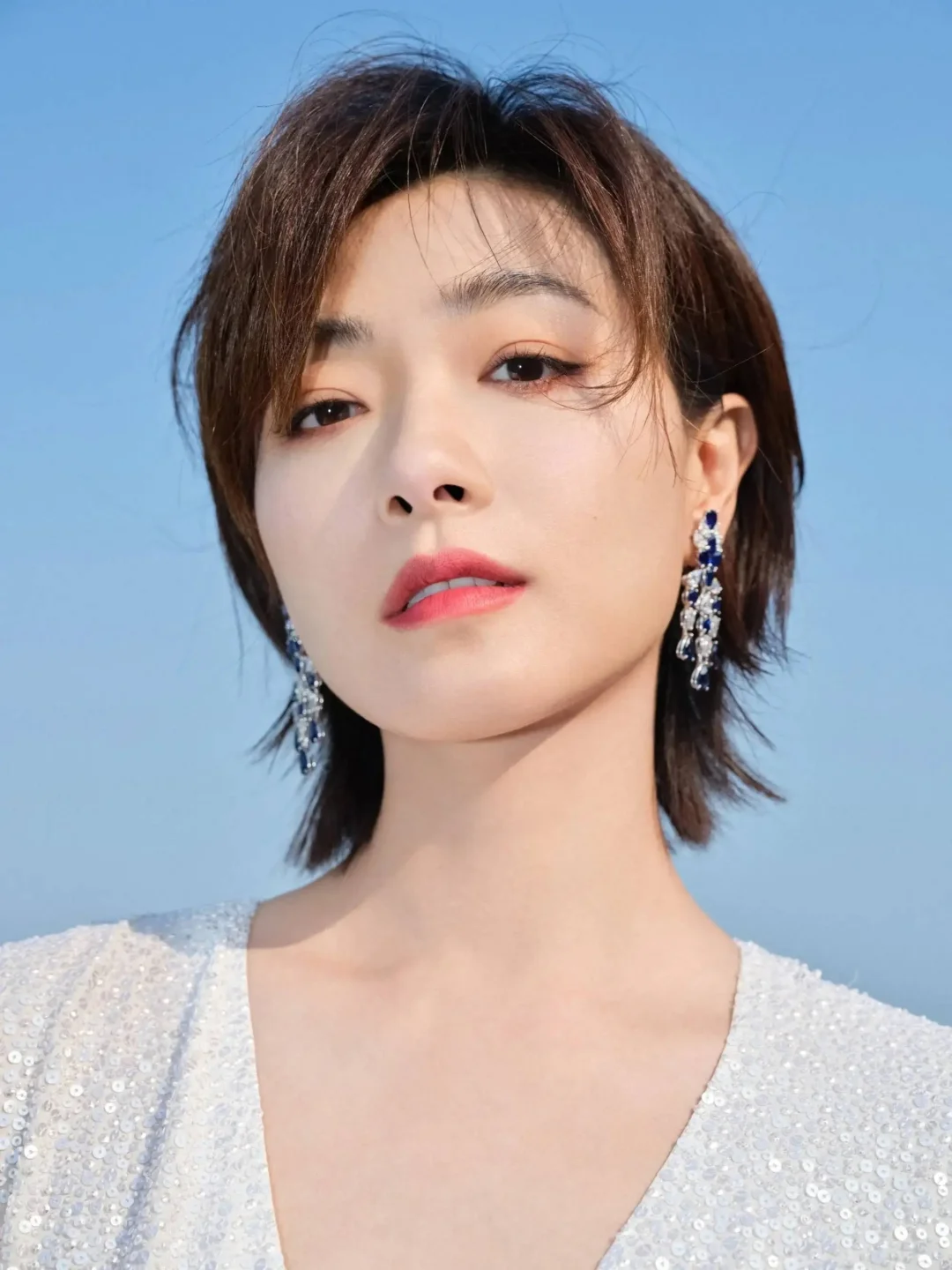 万茜用行动告诉大家，美女无论短发长发都是好看的！-1