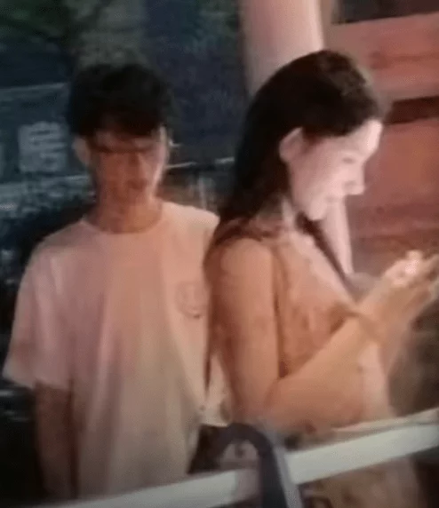 演唱会上对薛之谦撒谎的女网红“底裤”都快被扒光了-1 演唱会上对薛之谦撒谎的女网红“底裤”都快被扒光了-1