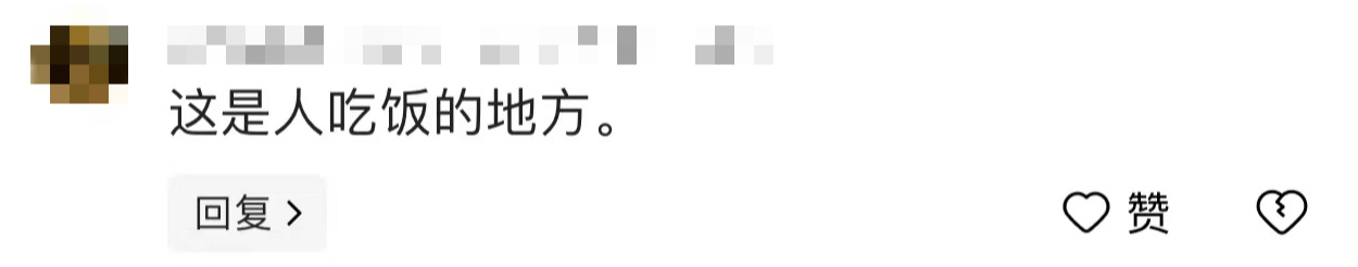 这年头拍视频网暴自己的好像挺多？有个女的曝光“餐厅不让狗进”冲上热搜-1