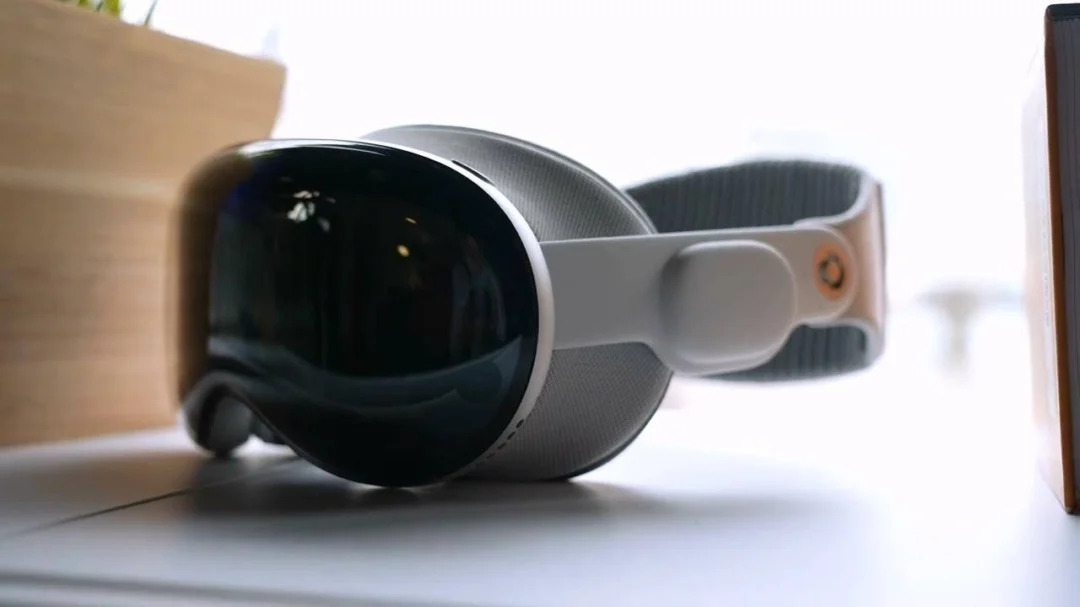 苹果Spatial Persona初体验：支持5人沉浸式虚拟聊天、看视频-1