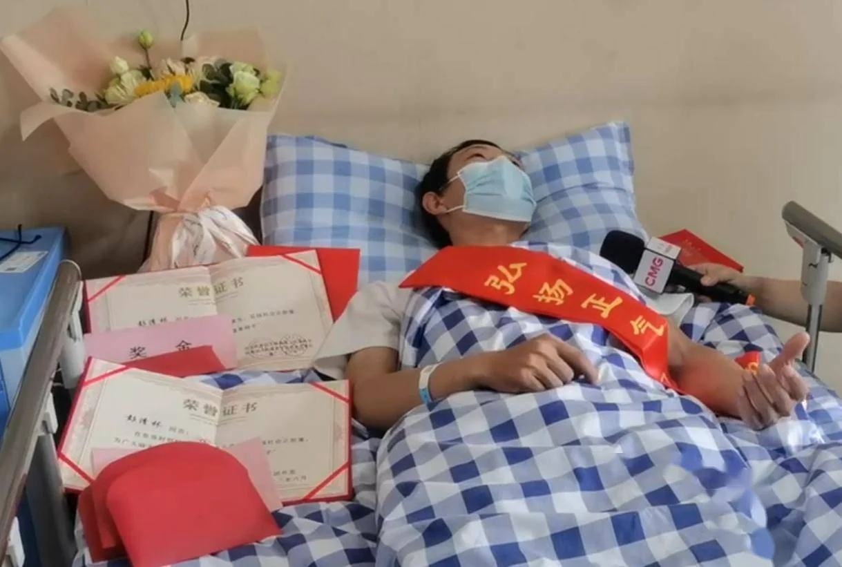 网友吐槽:央视感动中国出炉,却惨遭网友集体不买账:十个人没一个感动我!-1 网友吐槽:央视感动中国出炉,却惨遭网友集体不买账:十个人没一个感动我!-1