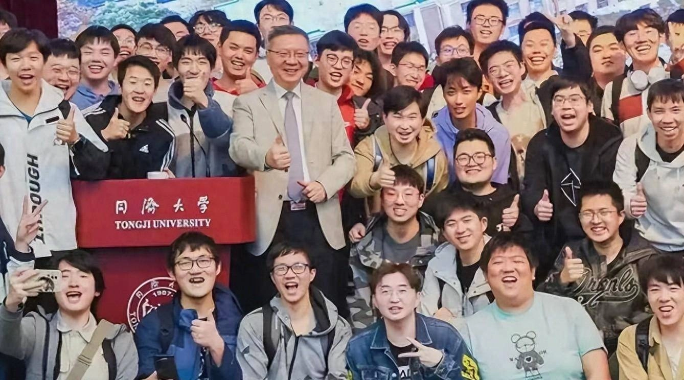 张维为：马斯克也挽救不了美国的衰落，这是制度上存在的基因缺陷 - 万事屋 | 生活·动漫·娱乐综合社区-银魂同好聚集地