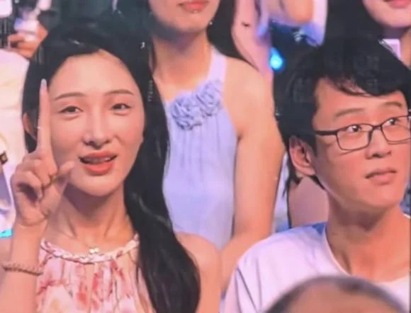 薛之谦演唱会惊险沸羊羊...-1