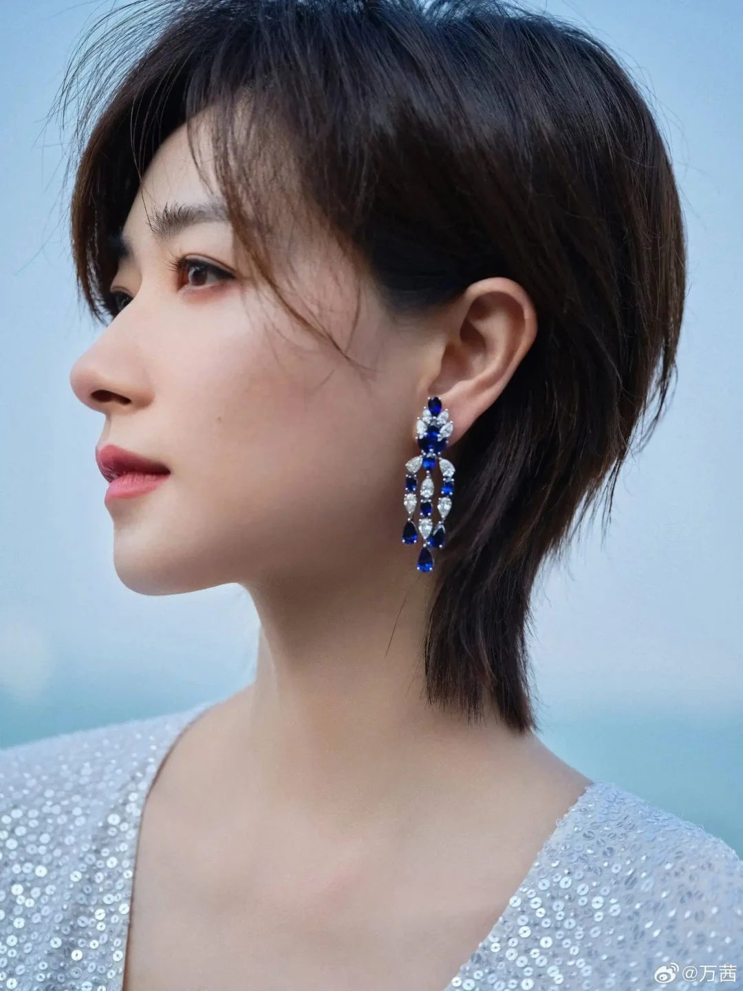 万茜用行动告诉大家，美女无论短发长发都是好看的！-1