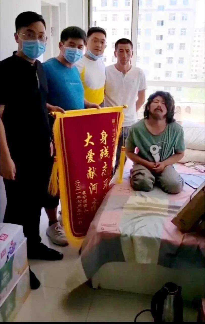 网友吐槽:央视感动中国出炉,却惨遭网友集体不买账:十个人没一个感动我!-1 网友吐槽:央视感动中国出炉,却惨遭网友集体不买账:十个人没一个感动我!-1