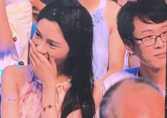 薛之谦演唱会惊险沸羊羊...-1