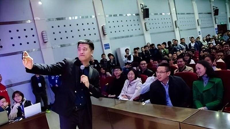 图片[41] - 张雪峰事件发酵，深夜发文暗示处境危险，他究竟碰了谁的利益？ - 万事屋