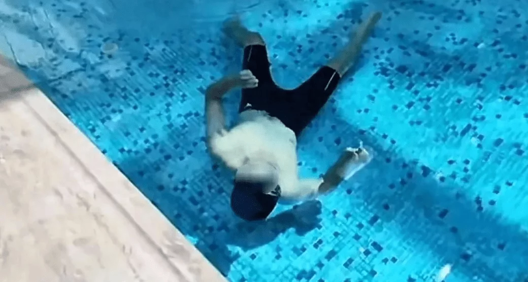 图片[2] - 哎，郑州游泳馆教练溺亡，队友全程录像不去施救，家属情绪崩溃 - 万事屋 | 生活·动漫·娱乐综合社区-银魂同好聚集地