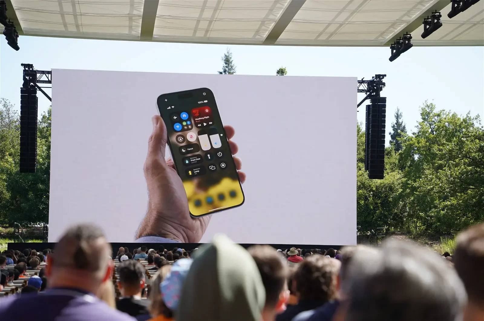 图片[4] - 苹果发布iOS 18 带来更多定制选项、改进照片管理、支持面对面支付 - 万事屋