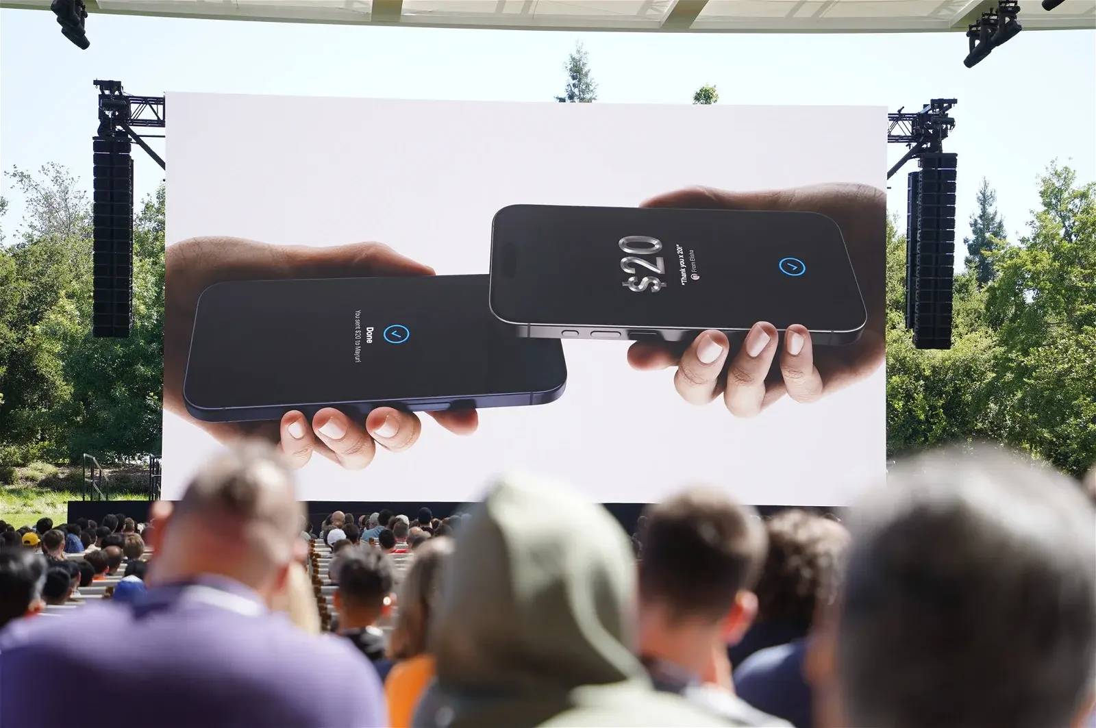 图片[12] - 苹果发布iOS 18 带来更多定制选项、改进照片管理、支持面对面支付 - 万事屋