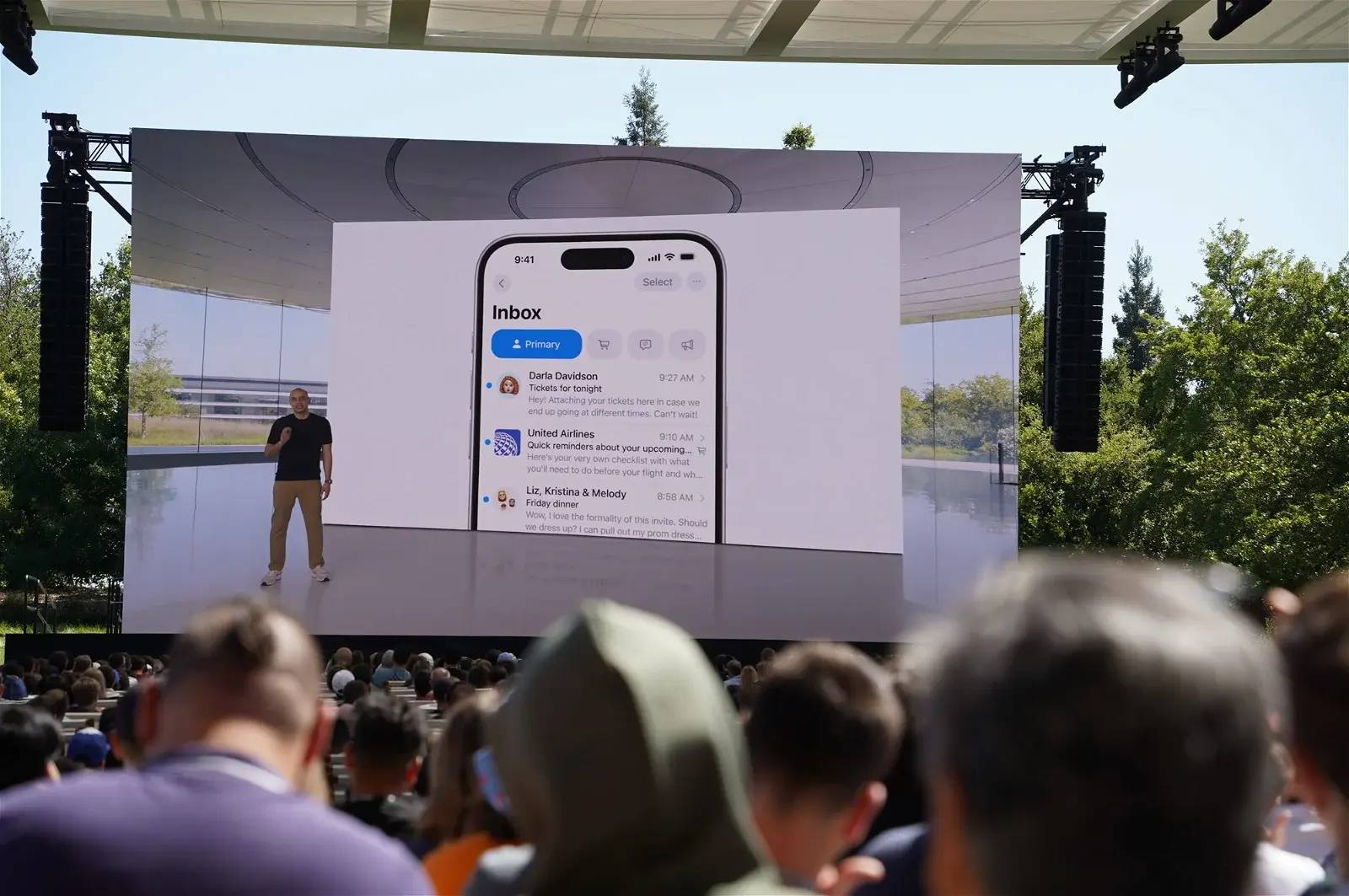 图片[11] - 苹果发布iOS 18 带来更多定制选项、改进照片管理、支持面对面支付 - 万事屋