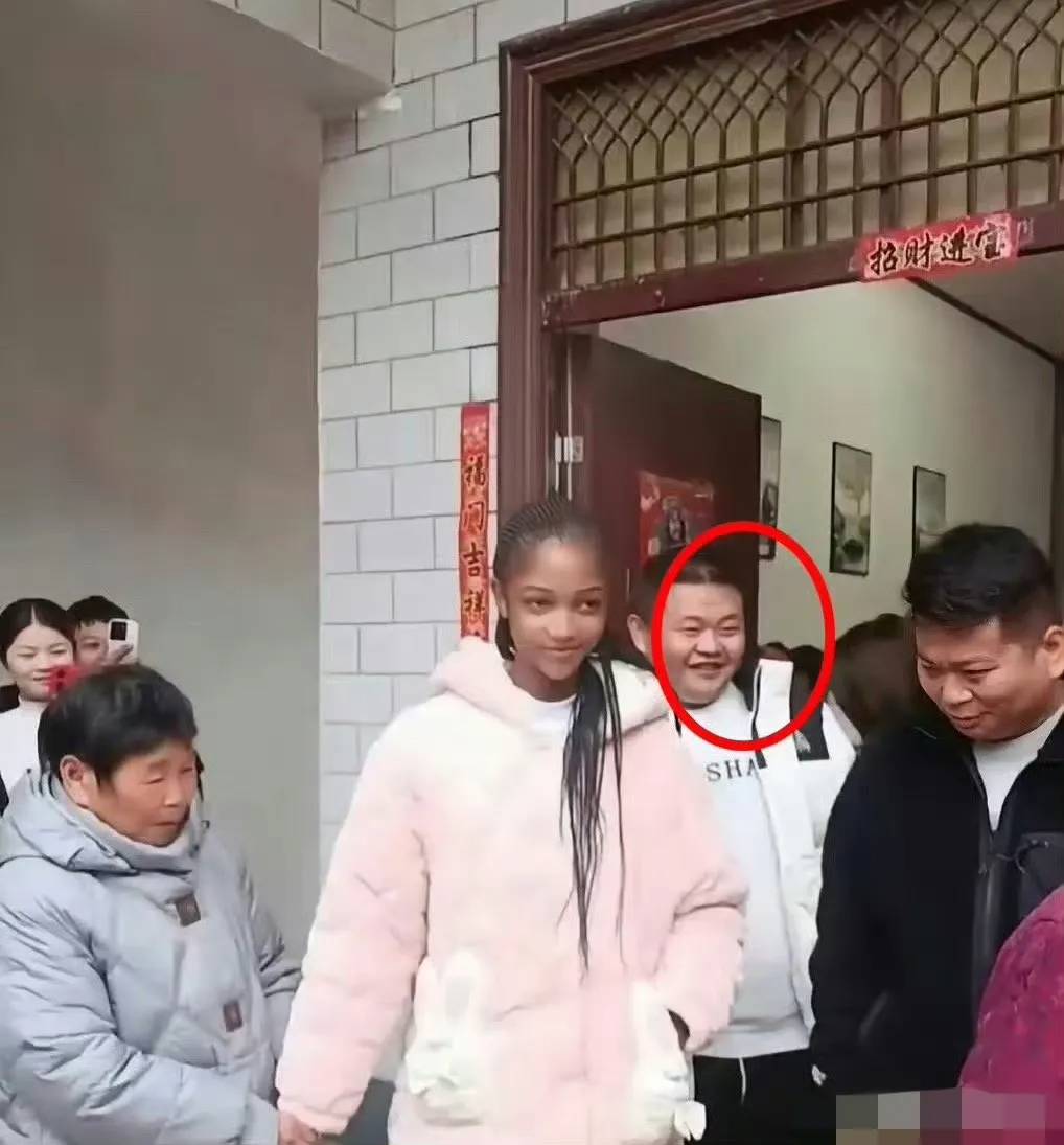 网友戏称这是非洲关晓彤嫁到中国来了 - 万事屋 | 生活·动漫·娱乐综合社区-银魂同好聚集地