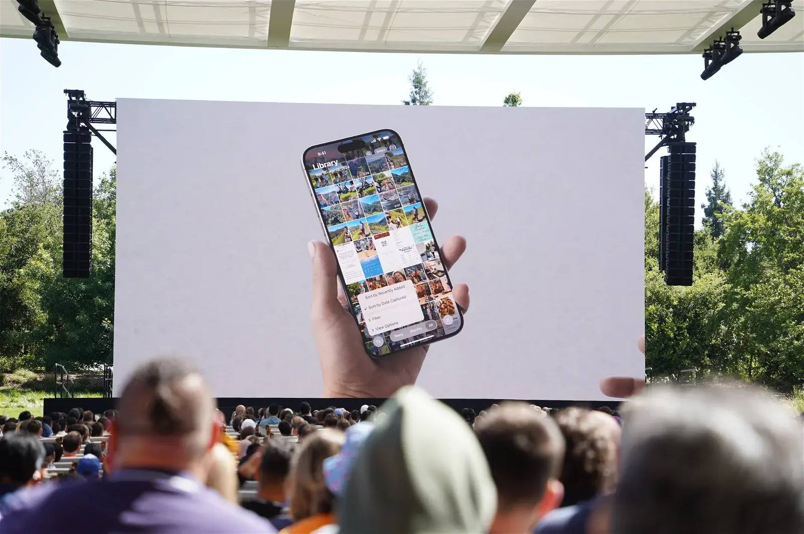 图片[18] - 苹果发布iOS 18 带来更多定制选项、改进照片管理、支持面对面支付 - 万事屋