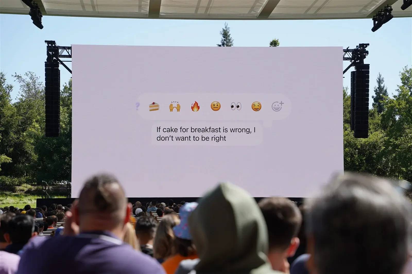 图片[10] - 苹果发布iOS 18 带来更多定制选项、改进照片管理、支持面对面支付 - 万事屋