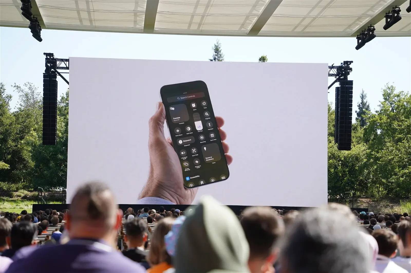 图片[5] - 苹果发布iOS 18 带来更多定制选项、改进照片管理、支持面对面支付 - 万事屋