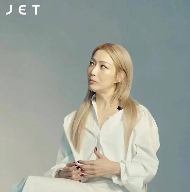 图片[8] - 52岁的郑秀文终于舍弃病态瘦，增肥后登杂志封面，被网友赞美多了 - 万事屋