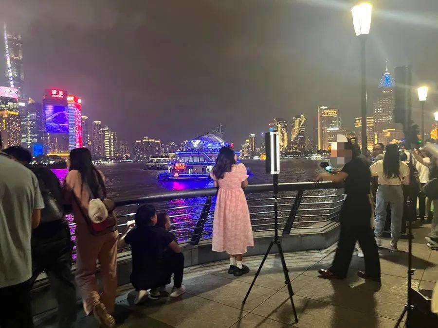 图片[3] - 上海外滩观景位被“约拍”抢占，还赶走其他游客？官方出手！ - 万事屋