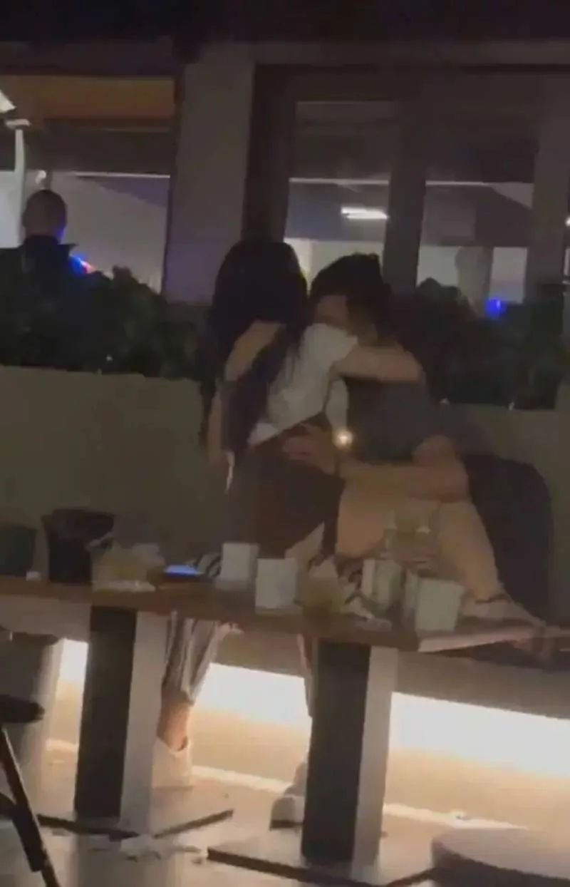 图片[2] - 小情侣在咖啡店激情热吻，被店家请离后给差评！店家操作惊人！ - 万事屋 | 生活·动漫·娱乐综合社区-银魂同好聚集地