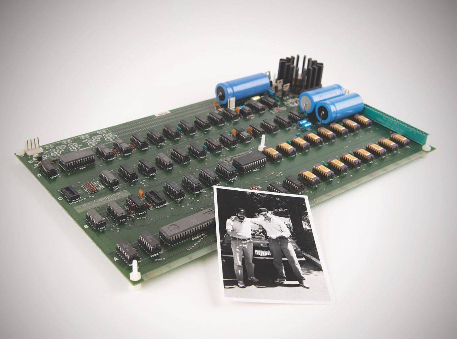 图片[2] - RR将在乔布斯专场拍卖Apple-1、飞行夹克、原封初代iPhone等物品 - 万事屋
