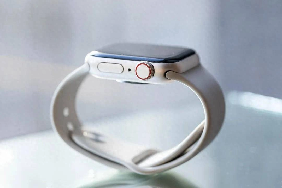 塑料外壳的Apple Watch SE可能是为儿童设计的 - 万事屋 | 生活·动漫·娱乐综合社区-银魂同好聚集地