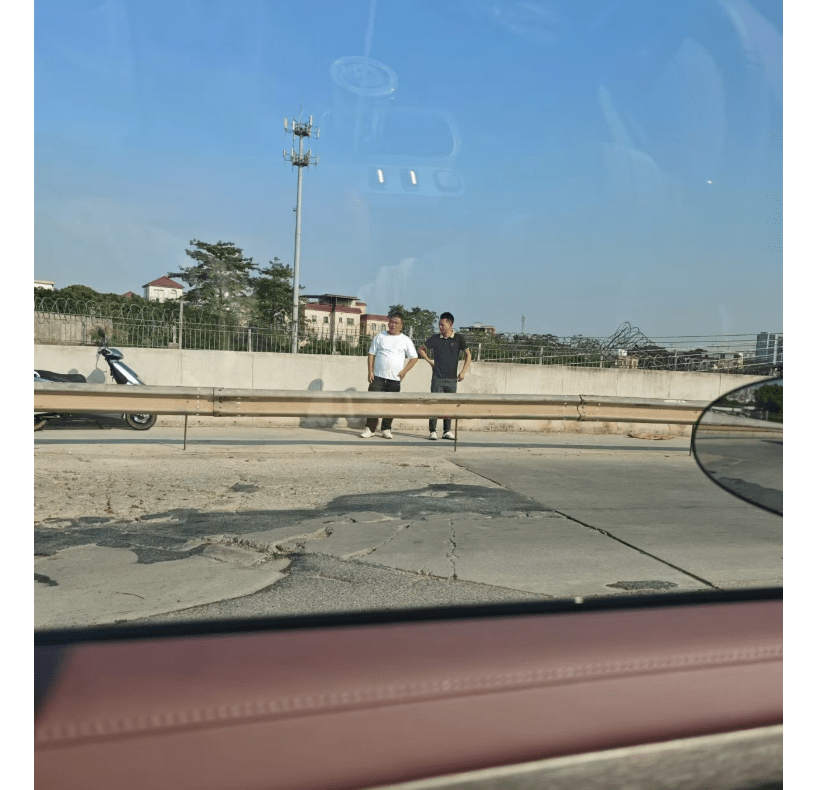 华为的一个操作又让网友们惊呆了，网友吐槽说这是享界 OTA 升级了道路 - 万事屋 | 生活·动漫·娱乐综合社区-银魂同好聚集地
