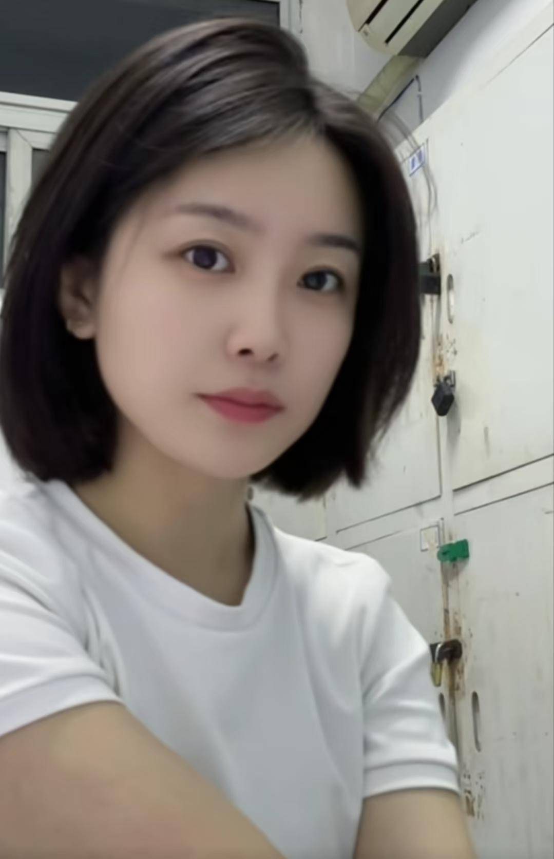 图片[6] - 四川一美女护士走红，颜值惊艳众人，网友：比李佩霞还美！ - 万事屋