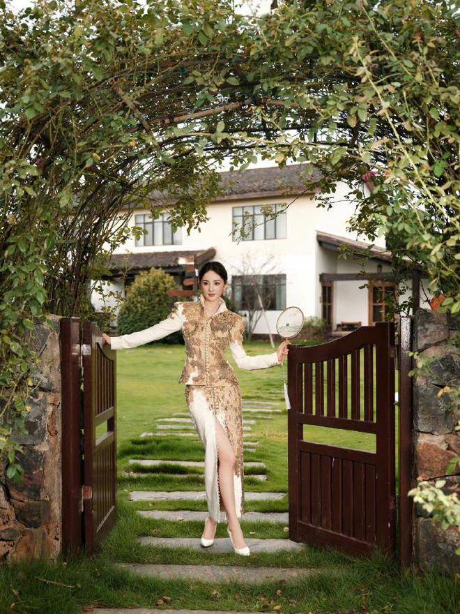 杨幂新中式秀禾搭配中分国风盘发，妥妥画中人 - 万事屋 | 生活·动漫·娱乐综合社区-银魂同好聚集地