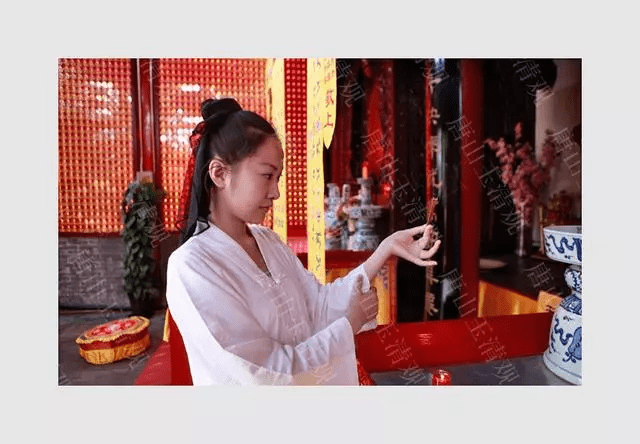 转个道教礼仪，在道观如何作揖？如何上香？如何跪拜？详细图解！-1