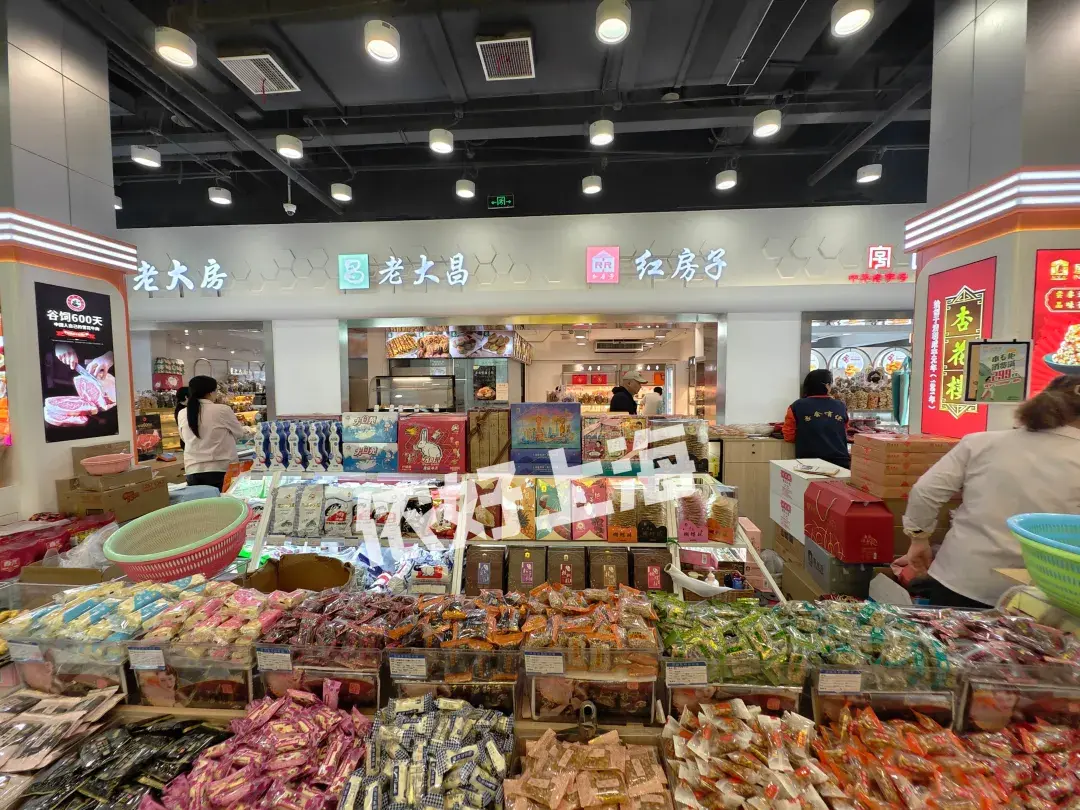 【转载】徐家汇“食品大王”升级回归!二楼变身“美食列车”,三楼穿越老上海!一楼还有这些新店