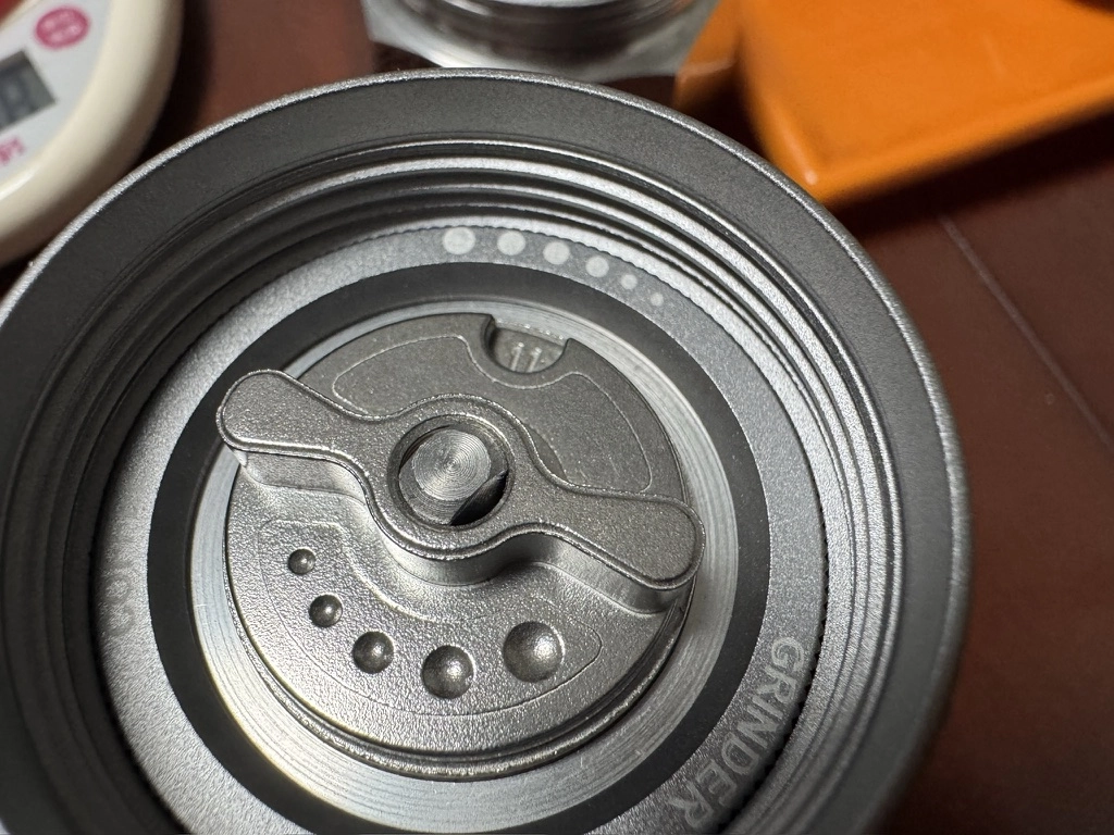 手摇磨豆机不需要买品牌的，工厂货就行