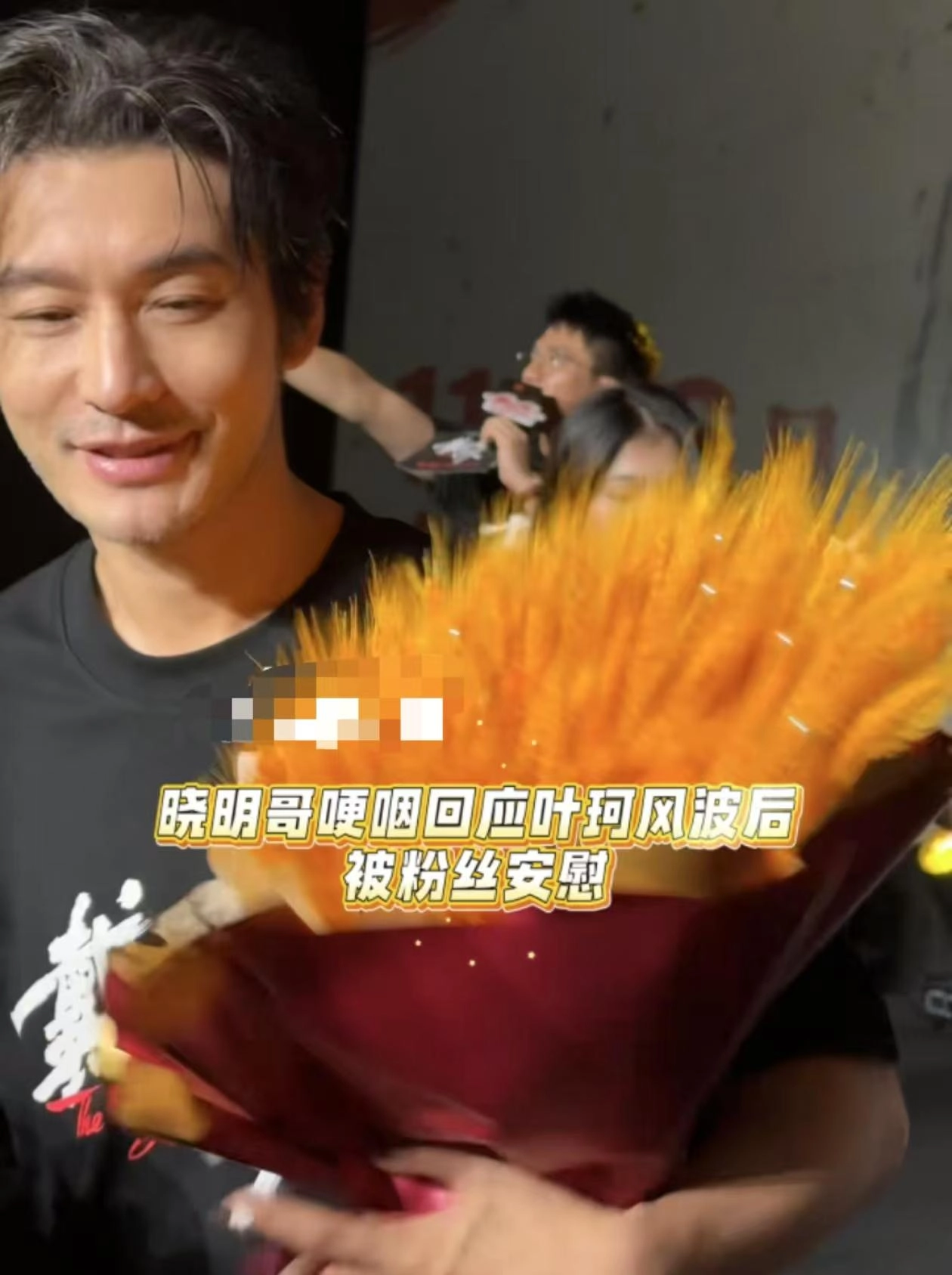 黄晓明为舆论影响向观众鞠躬道歉20秒,网友质疑:拇指读秒不真诚
