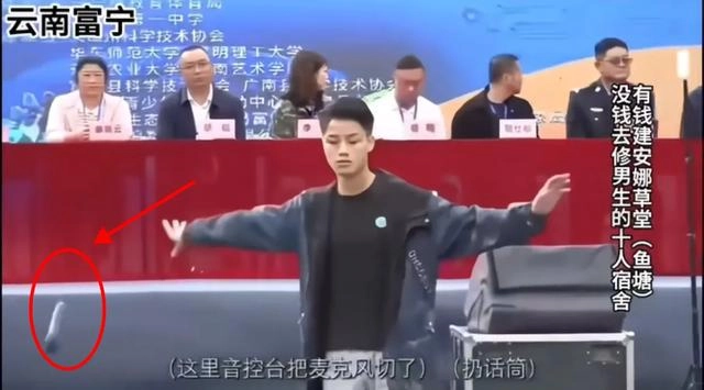 云南富宁县一中居然有十人一间的宿舍，这是学生宿舍还是不当人的猪圈？ - 生活银魂 - 大众生活 - 万事屋 | 生活·动漫·娱乐综合社区-银魂同好聚集地
