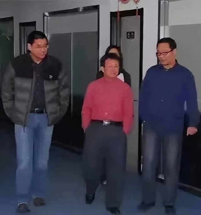 从很久以前就发现身高不高的人总希望高人一等 - 吐槽银魂 - 大众生活 - 万事屋 | 生活·动漫·娱乐综合社区-银魂同好聚集地