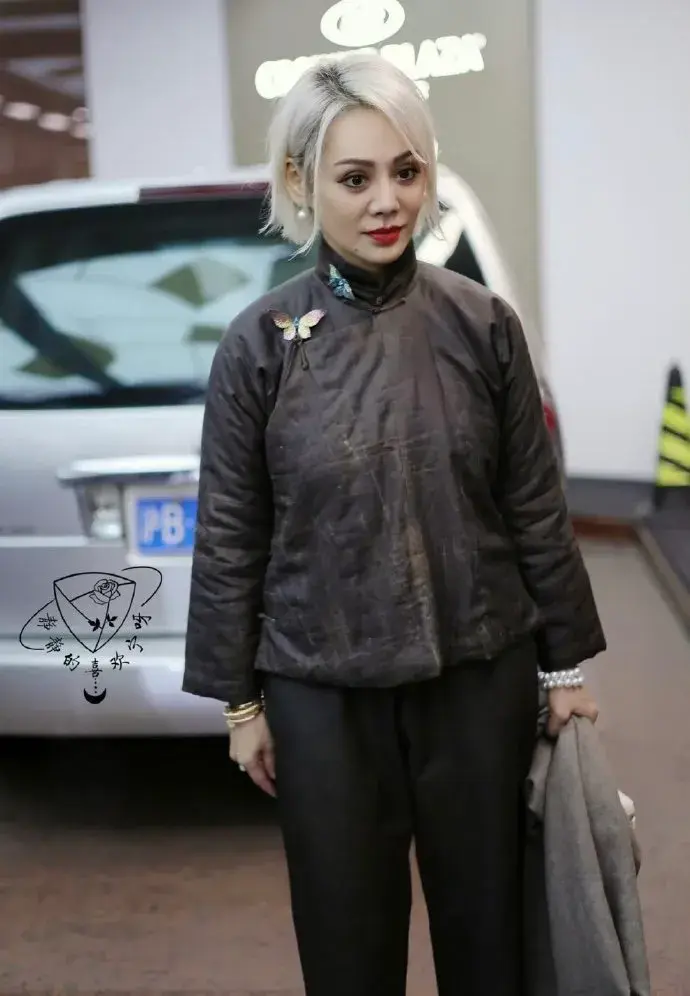 宁静是得罪服装设计师还是化妆师了？高级定制的香云纱穿出了负效果