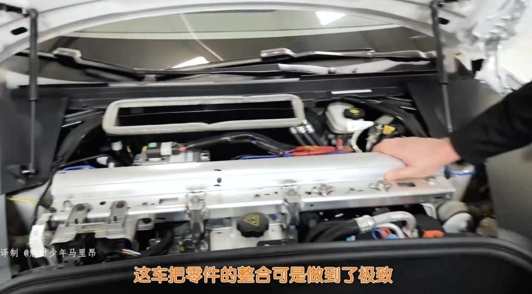 Model 3前舱不断变紧凑,网友:特斯拉唯一的对手是物理极限!