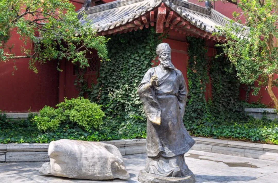 有人说苏轼的这首《游灵隐寺》写的寓意深远