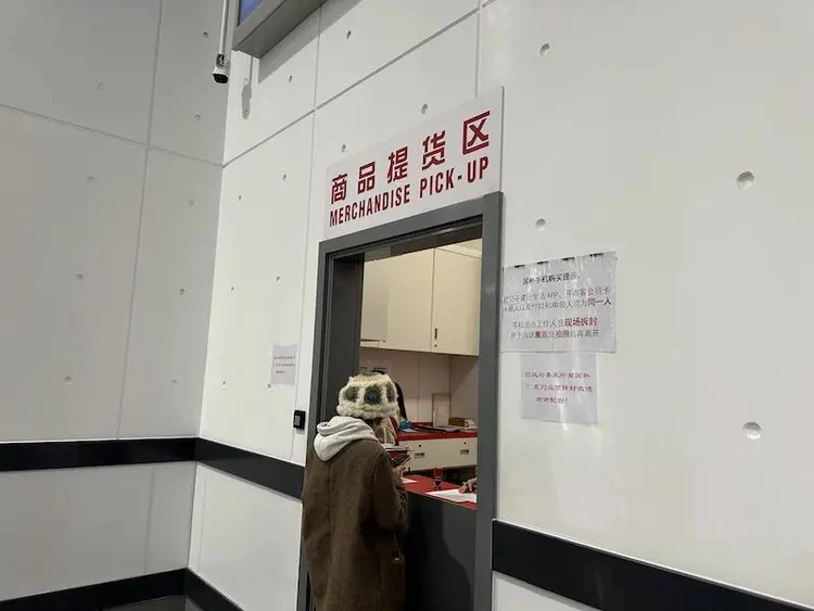 苏州Costco顾客排队20小时抢购苹果手机,便宜1700元!