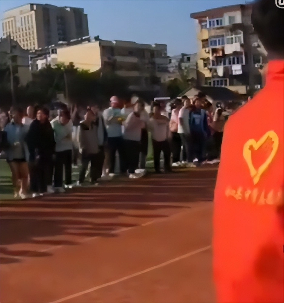 热搜上细思恐极的“预制人”事件：新型智障，正在逼疯中国年轻人