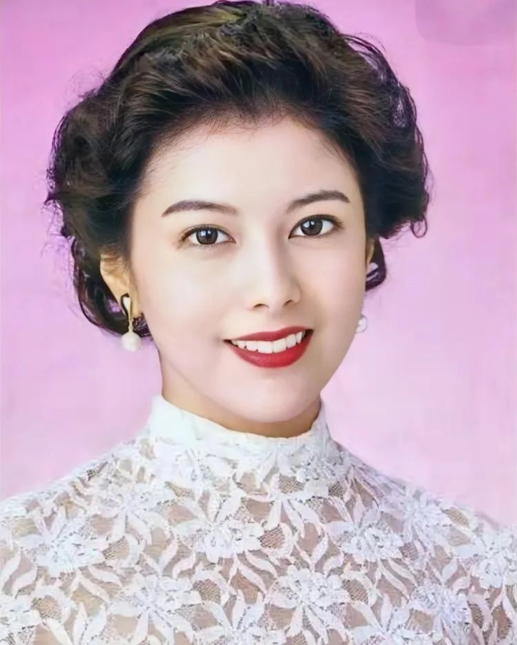 日本昭和年代的十位日本美人女星,每一位都有独特的风采和韵味!