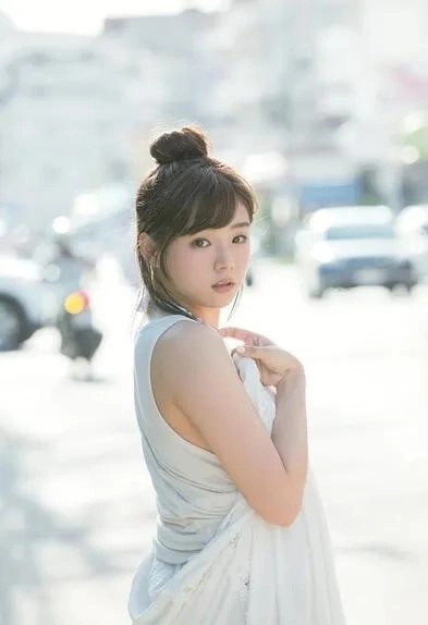 日本32岁女演员筱崎爱：身材超赞颜值爆表，被网友称为“写真界的标杆”